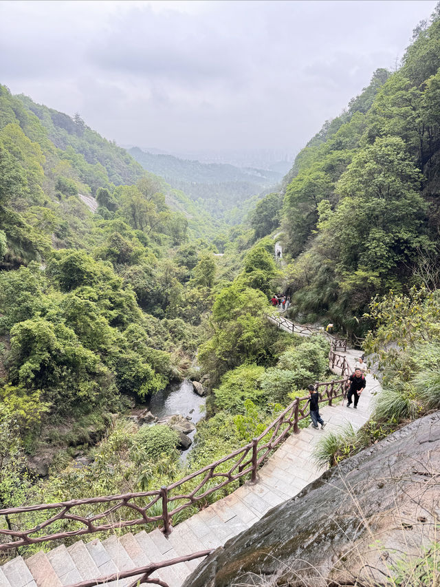 秀峰，李白誠不欺我也