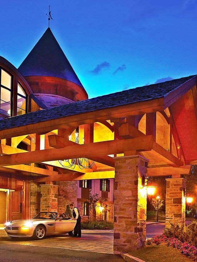 🍁 Mont Tremblant's Lakeside Retreat 🏞️
