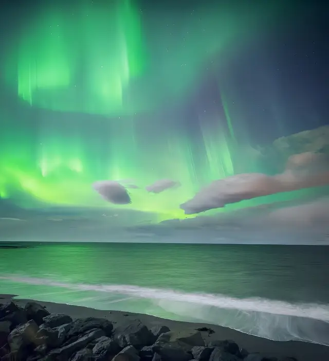 Icelandic Light-Seeking Journey: Encountering the Spectacular Moments of the Dreamy Aurora