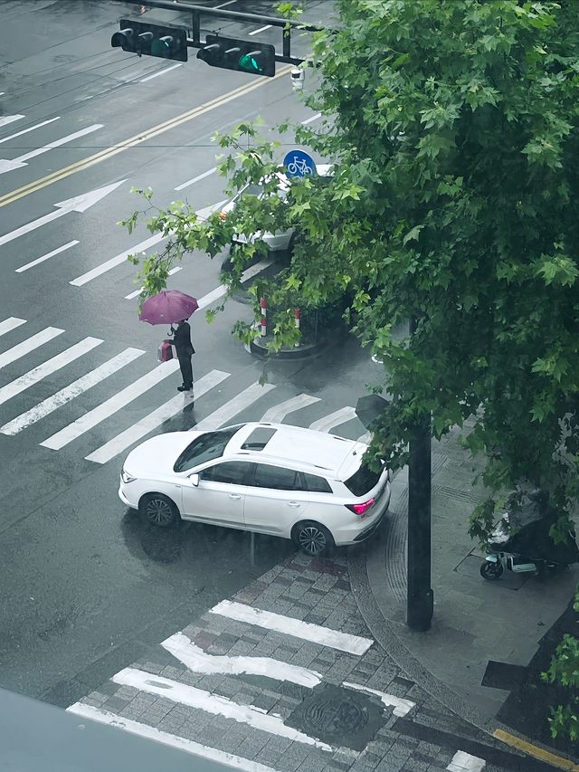 落地就是雨｜杭州中山西子湖酒店