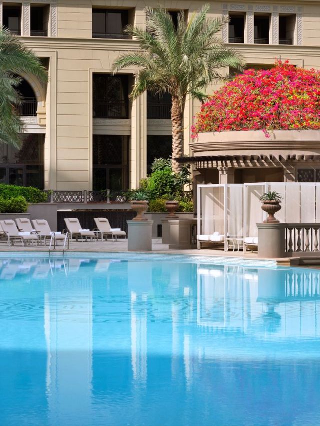 🌟✨ Dubai's Palatial Versace Retreat 🌟✨