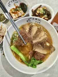 暴食台北003｜從天母開到信義區的厲害牛肉麵·天東86
