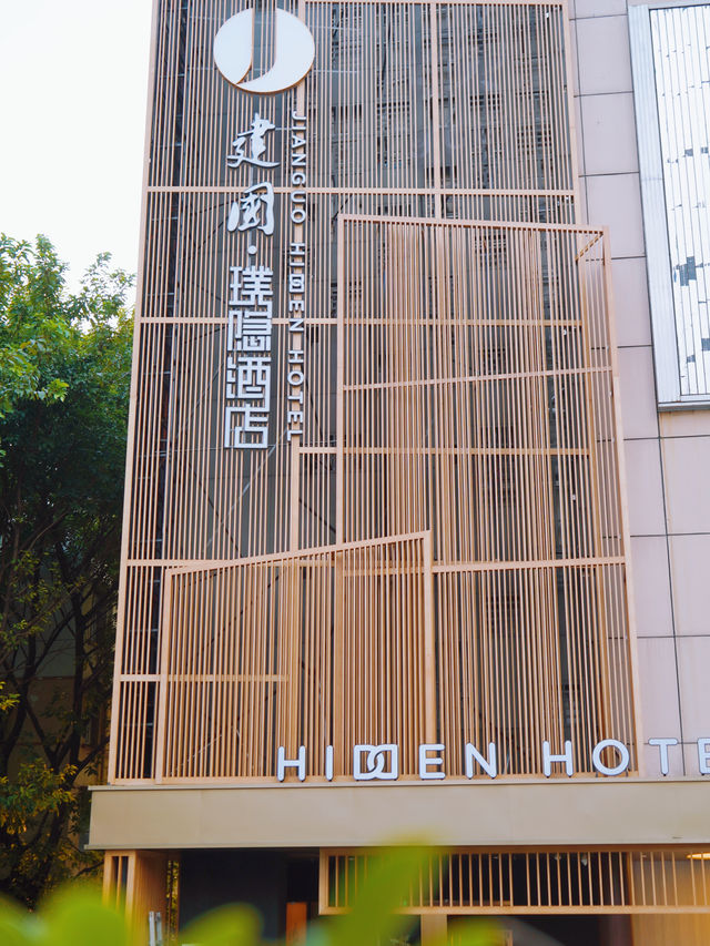 在深圳 穿國風服裝在國風酒店拍照 享養生早餐