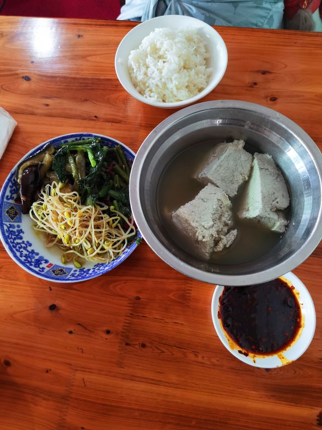 離天三尺三,貴州黔北第一峰,尧龍山。
