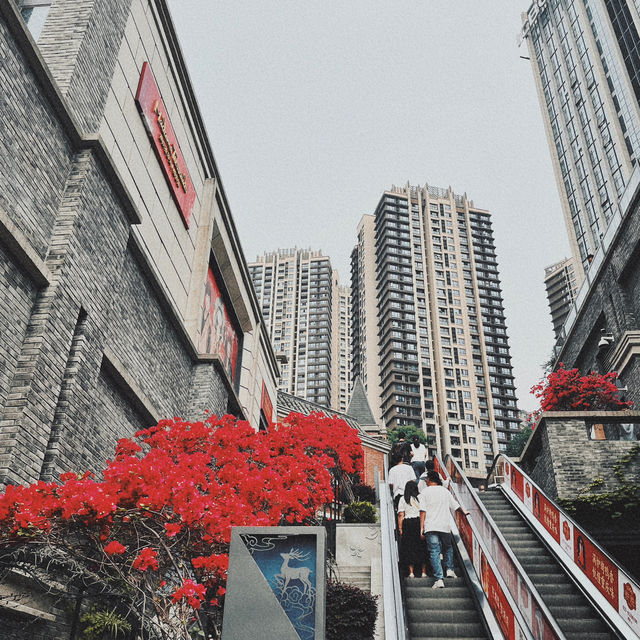 白天很一般｜探索山城記憶，CityWalk彈子石老街，適合晚上來看重慶夜景