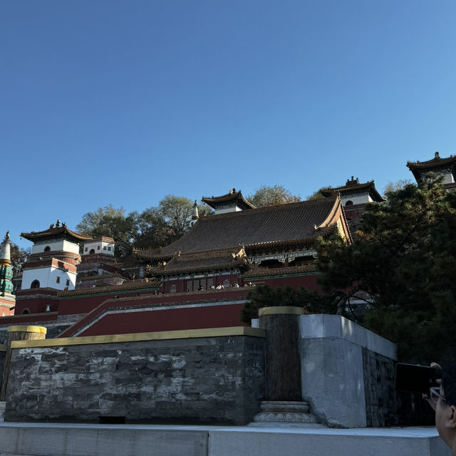 Enjoying the fresh Autumn air at The Summer Palace 🏯