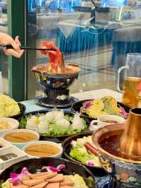 專屬它的浪漫~與黑天鵝作伴，品嚐地道湖畔涮肉！