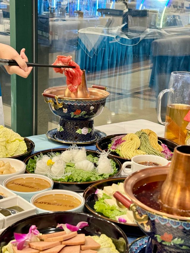 專屬它的浪漫~與黑天鵝作伴，品嚐地道湖畔涮肉！