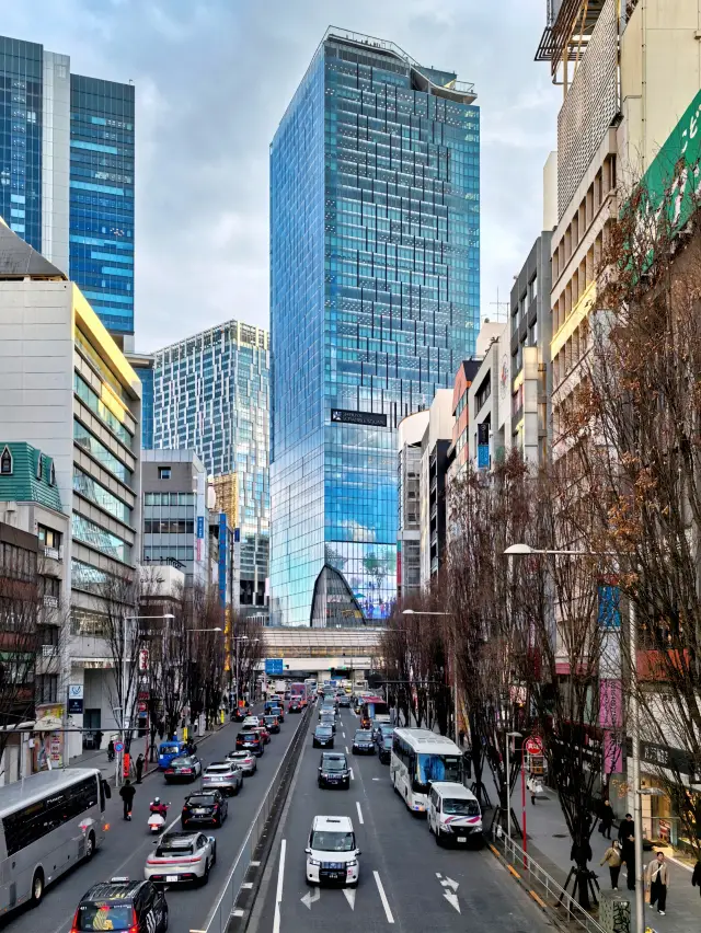 魔幻的澀谷街頭，澀谷站大廈格外炫目