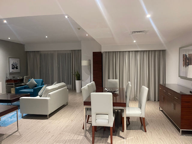 迪拜希爾頓沃克酒店：海灘近鄰