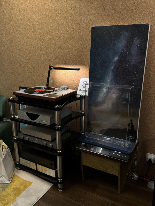 澳門探店 | 路環那間陽光下的復古黑膠咖啡店💿☕️