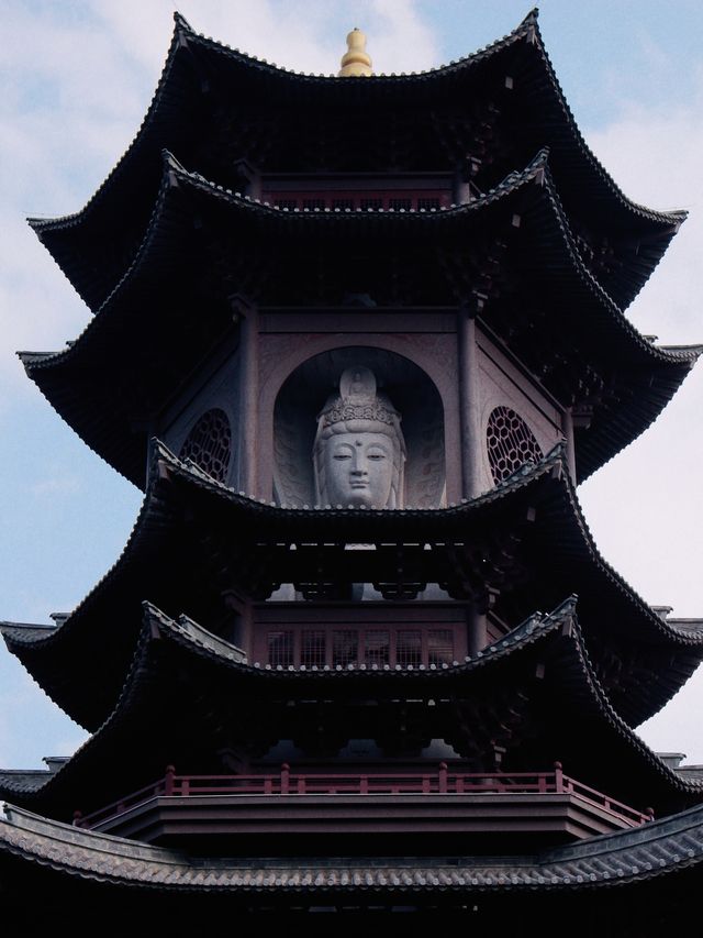 比起雞足山，我更喜歡這常年香火旺盛