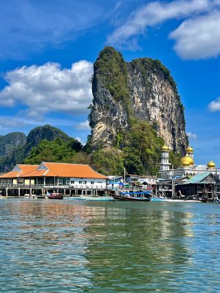 Exploring the floating village!