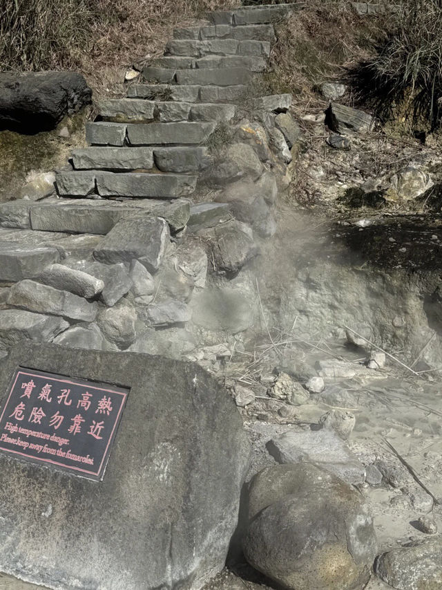 火山氣息與山野遺夢：小油坑的蒸氣奇景