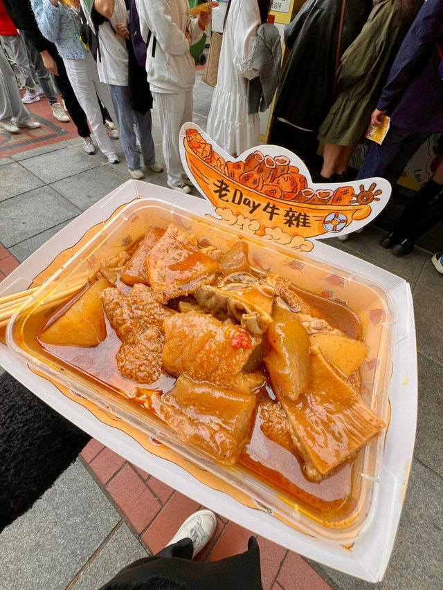 澳門官也街必衝！排隊神店老Day牛雜🦆