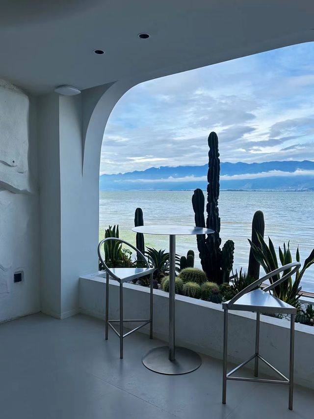 住進大理嘅「愛琴海邊」，邂逅雲端嘅洱海之夢