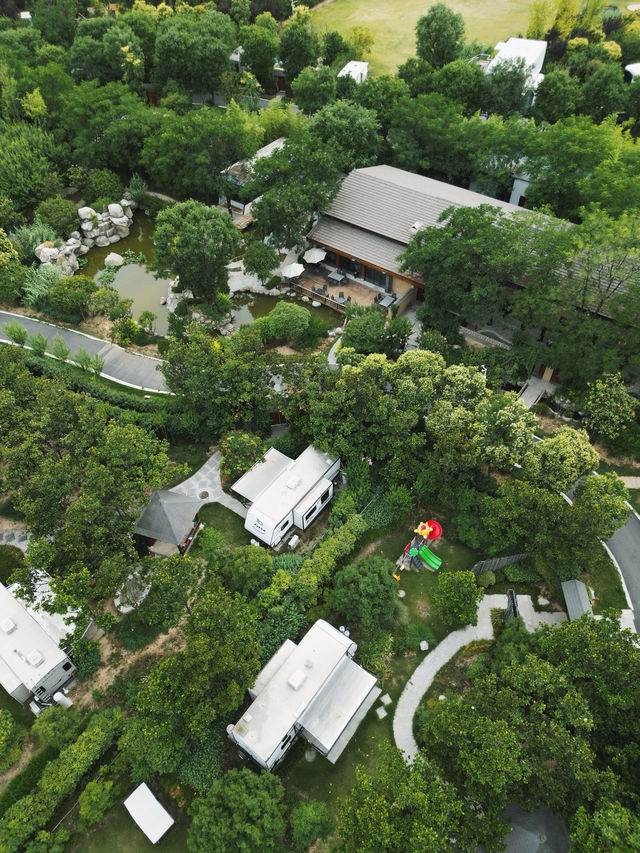 西安出發30分鐘，住進森系房車度假樂園