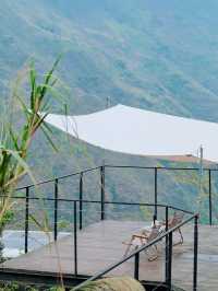 住進山巔雲海與峽谷共眠