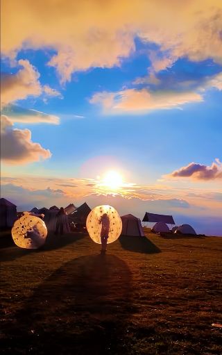 A 19℃ Cloud Secret Realm! Liupanshui 4 Days 3 Nights In-Depth Tour: Prairie Buddha Light, Torch Carnival, Canyon Wonders All Included! Natural air-conditioned city at 26°N latitude