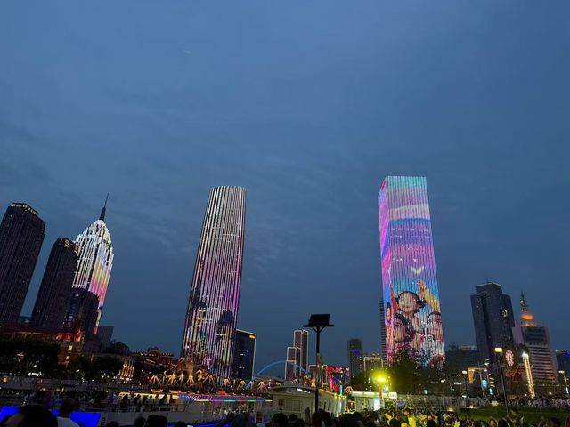 津門暖居，光影盛宴