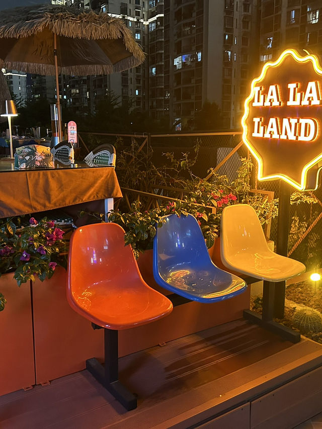 🌅 蛇口 LalaLand｜浪漫海邊來一場露天老電影約會