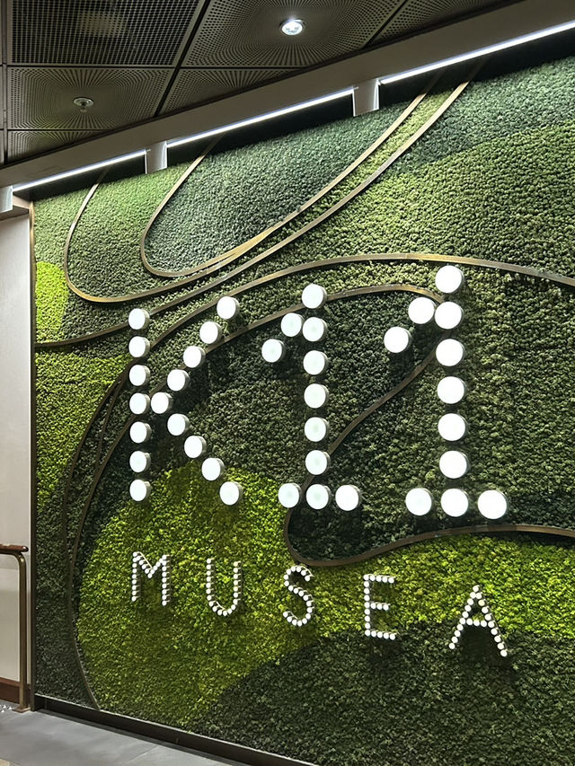 🖼️ 香港 K11｜逛百貨公司，像在逛美術館