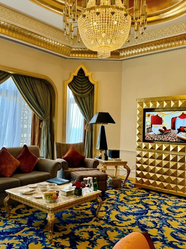  Sudah lama nggak mau pindah dari hotel tepi pantai ini di Jeddah, Arab Saudi! 