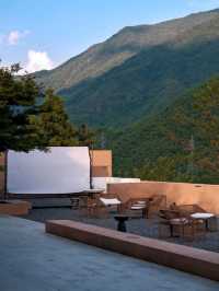 竹林秘境裡的侘寂溫泉美學