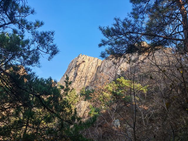 被這座山東秘境美到失語！誰說煙台只有海？藏在棲霞的天崮山簡直是大自然的鬼斧神工！喀斯特地貌+