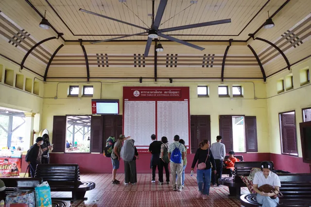 在曼谷百年車站搭火車去大城府~