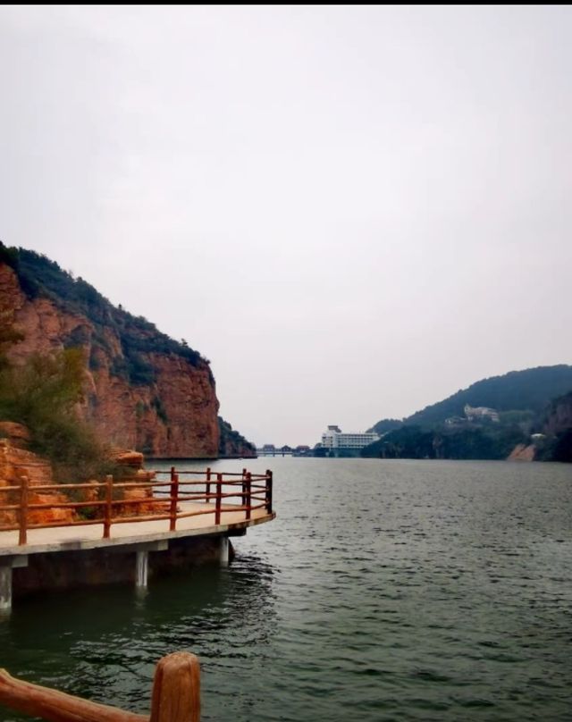 京娘湖寶藏打卡地!碧波青山美如畫 京娘湖寶藏打卡地!碧波青山美如畫