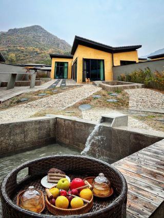 Taking the dog to Rehe Valley for autumn! This pet-friendly hotel is amazing