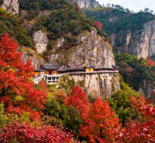 The autumn colors of Hanging Buddha Kingdom are stunning, the most complete climbing guide for Daci Rock in November