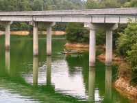 The magic of Thousand Island Lake touches the soul with its serene beauty.