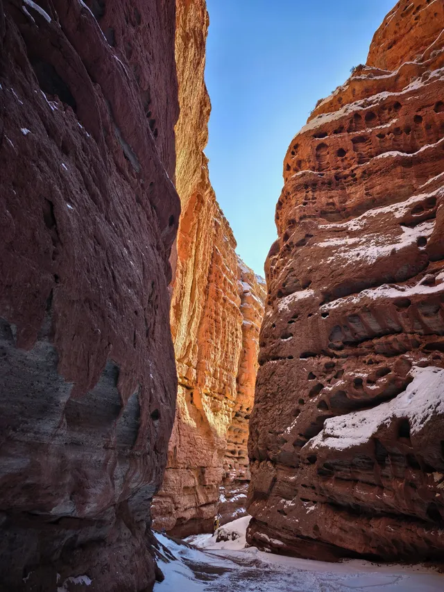 不望祁連山頂雪，錯把張掖當江南