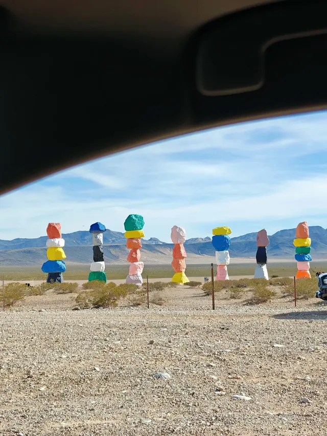 拉斯維加斯｜Seven Magic Mountains很出片