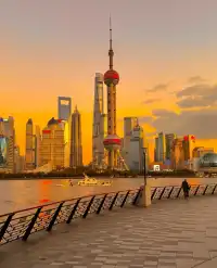 穿梭於老弄堂與天際線之間的City Walk