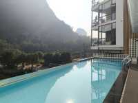 這次陽朔之行真是絕了！住在遇龍河邊的遇山鄉舍簡直把儀式感拉滿，孩子生日party直接在小院子裡搞起來