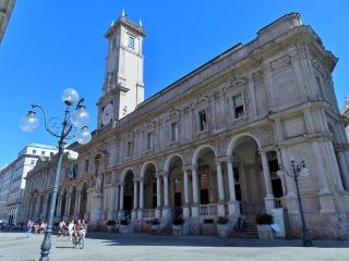 A Stunning Historic Gem in Piazza Mercanti