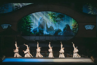 A Local's Honest Take on the Shanghai Romance Show 🏙️