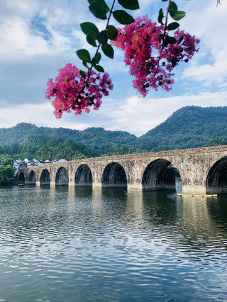 Mount Qiyun, Anhui: Walk across Dengfeng Bridge for a long and healthy life