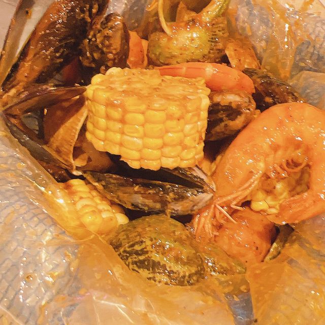 《灣仔特色船艙嘆shark shark 海鮮袋🦐》