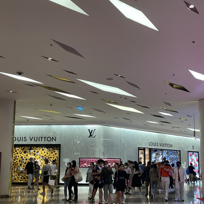 Luxury Retailers of Bangkok - Louis Vuitton Boutique at Siam Paragon 