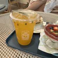 Comfee คาเฟ่สไตล์มินิมอล ย่านเมืองเก่าภูเก็ต