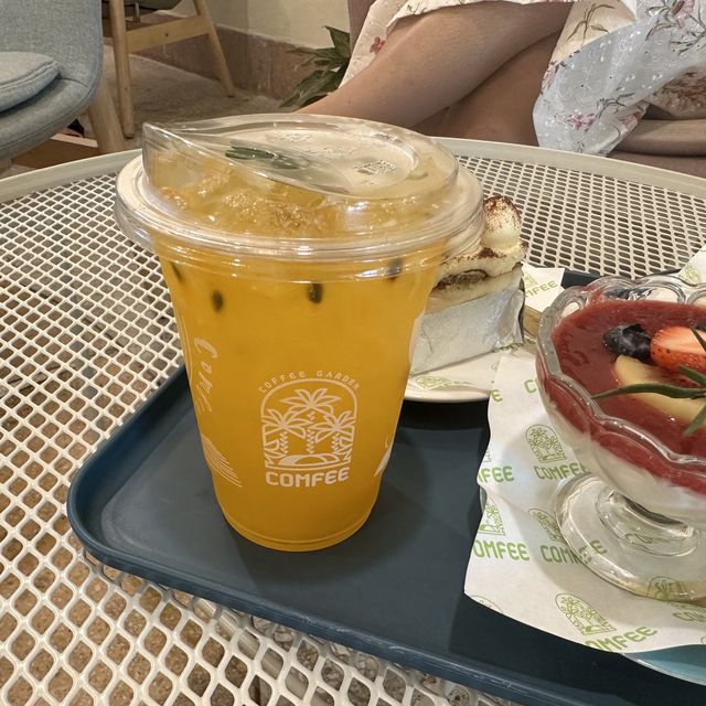 Comfee คาเฟ่สไตล์มินิมอล ย่านเมืองเก่าภูเก็ต
