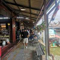 เที่ยวตลาดน้ำอัมพวา ของกินอร่อยทั้งนั้น