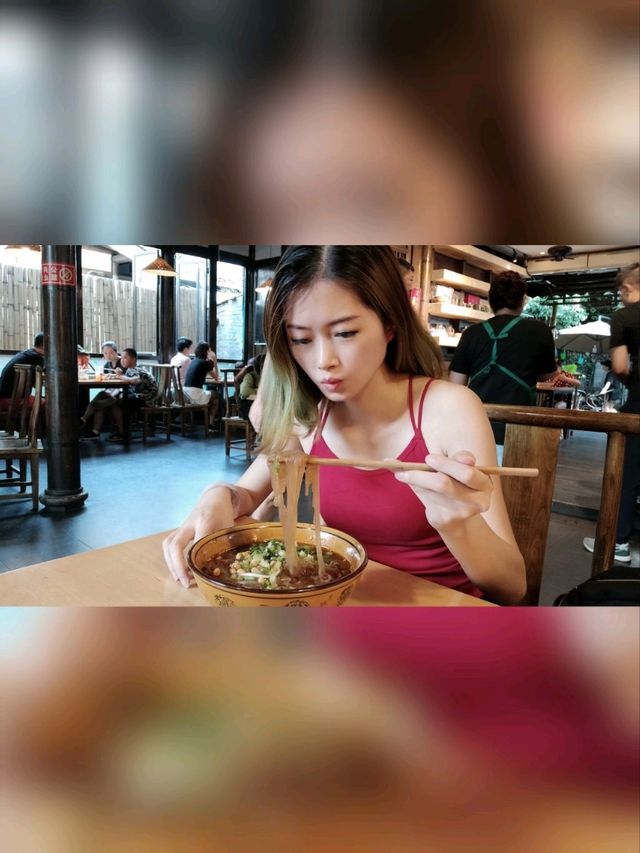 寬窄巷子(四川成都)最熱門景點～地鐵站一出就到