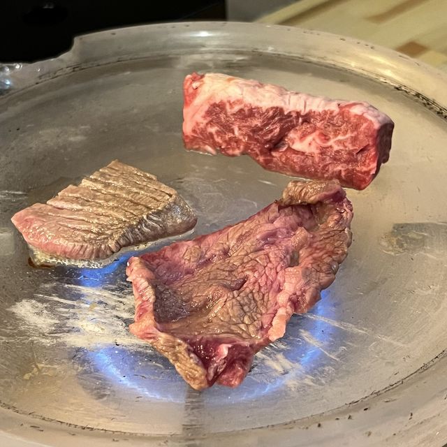 【大阪・京橋】水晶板で焼く立ち食い焼肉「三坪（さんつぼ）」