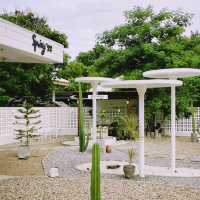Spring 22 Cafe คาเฟ่สุดชิคใกล้ตลาดน้ำดำเนินสะดวก 