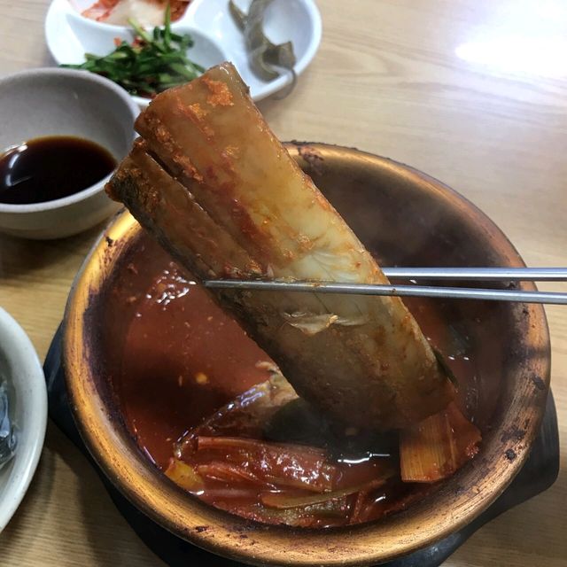 50 年傳統老店😋 美味辣魚定食